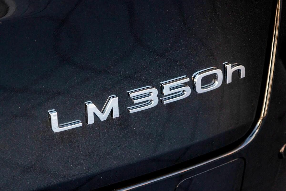 2024 Lexus LM LM350h Sports Luxury Auto 2WD image 15