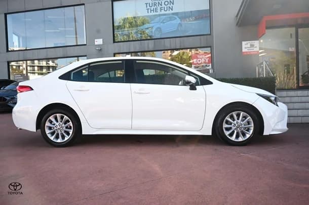 2021 TOYOTA Corolla Sedan SX image 26