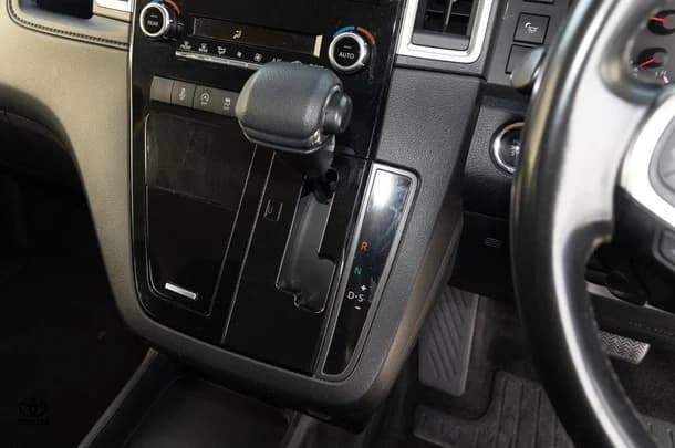 2020 Toyota Granvia Standard image 13