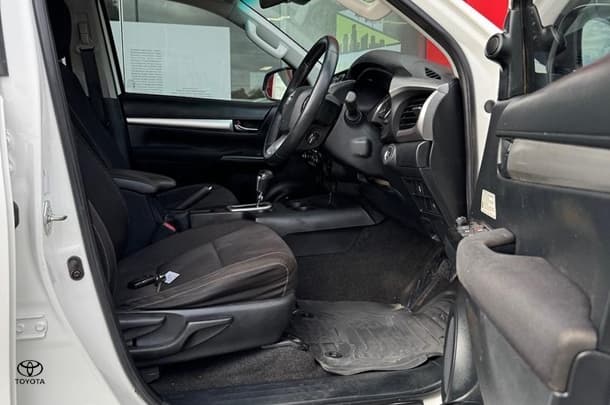 2020 Toyota Hilux SR5 image 22