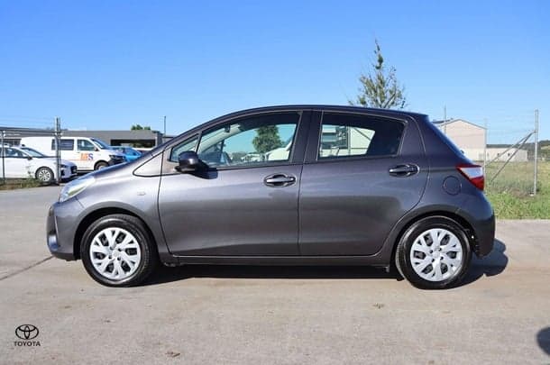 2019 Toyota Yaris Ascent image 8