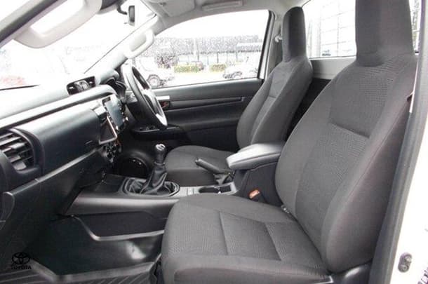 2023 Toyota HILUX 4x4 SR image 10