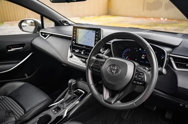 2020 Toyota COROLLA ZR image 16