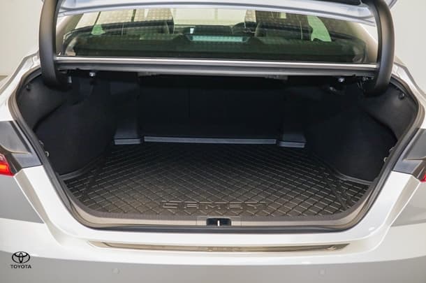 2024 Toyota Camry Hybrid SL image 18