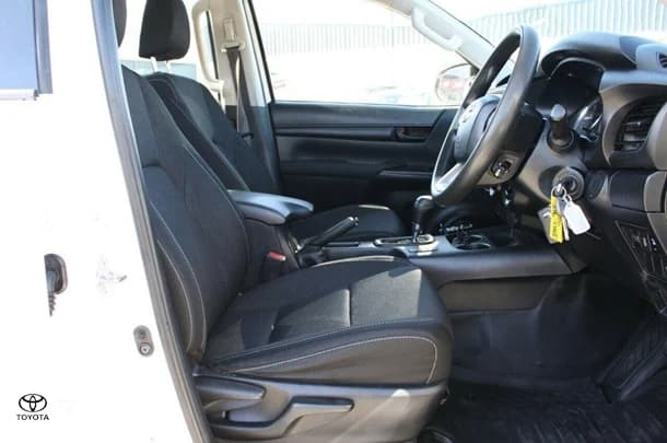 2021 Toyota Hilux SR image 13