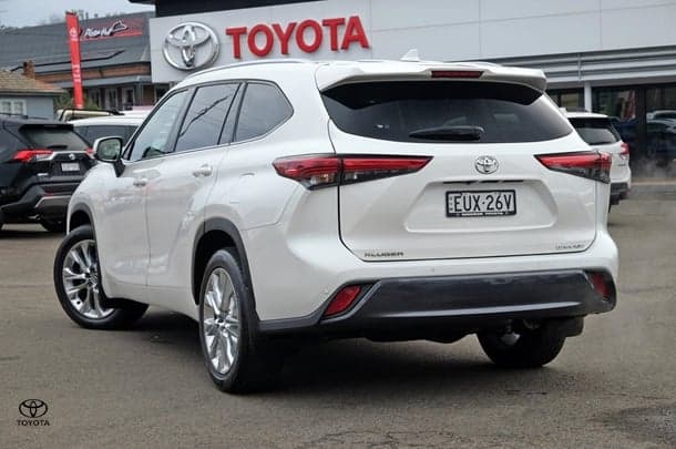 2021 Toyota KLUGER AWD GRANDE image 2