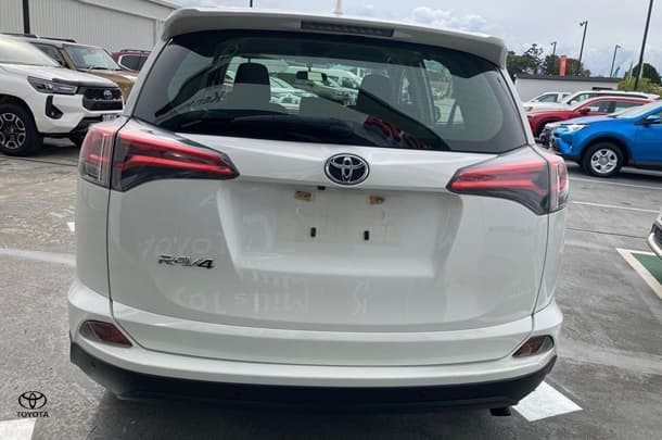 2016 Toyota RAV4 GX-2WD image 8
