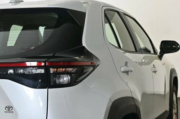 2023 Toyota Yaris Cross Hybrid GX image 17