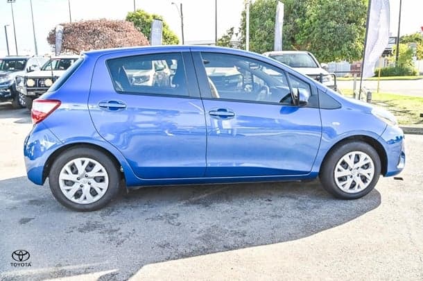 2019 Toyota Yaris ASCENT image 3