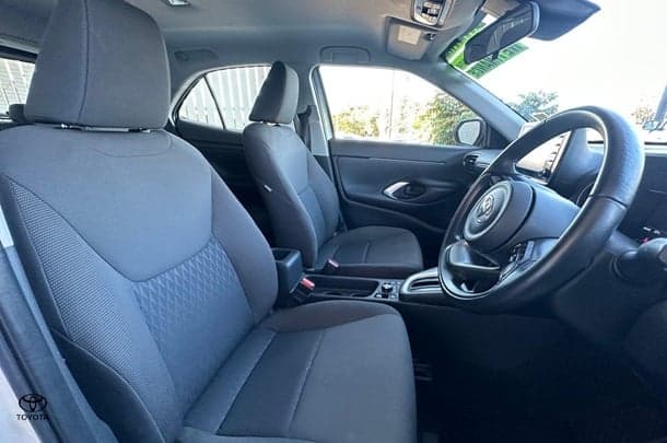 2022 Toyota Yaris Cross Hybrid GX image 16