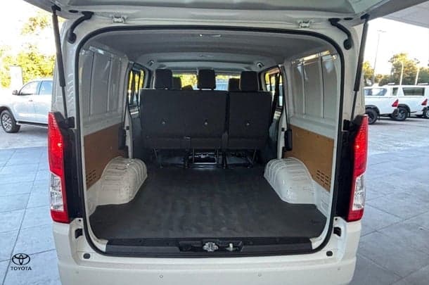 2020 Toyota Hiace LWB image 15