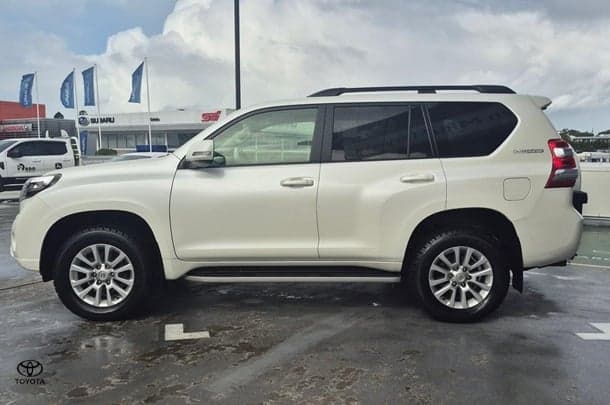2017 Toyota Prado VX image 6