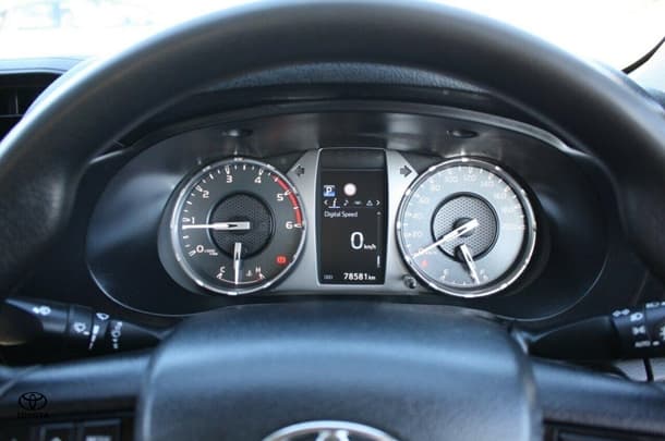 2021 Toyota Hilux SR image 21