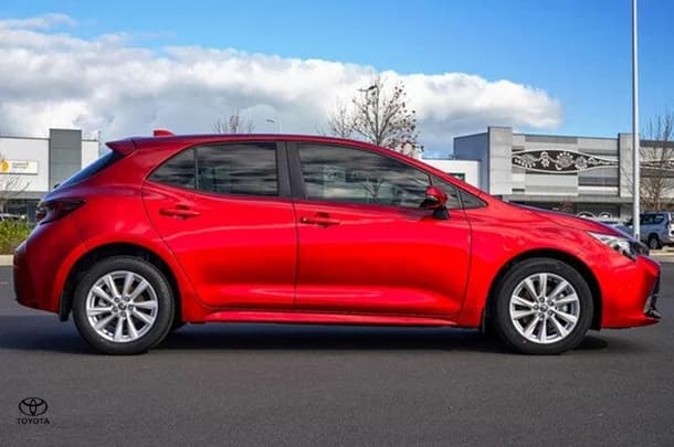 2024 Toyota Corolla Hatch Ascent Sport image 3