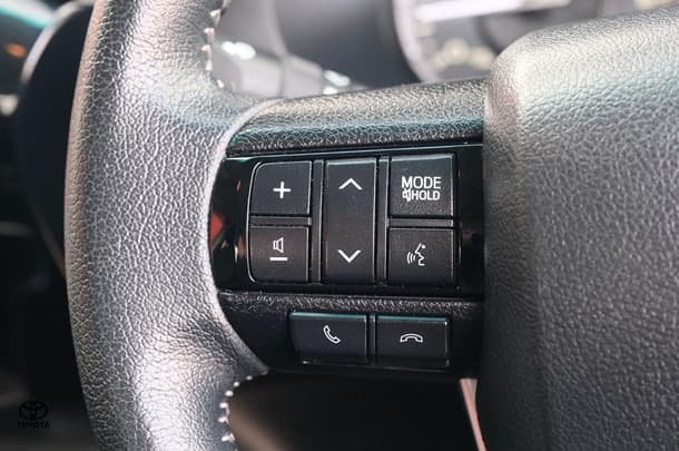 2022 Toyota Hilux SR5 image 16