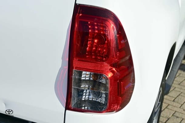 2017 Toyota HILUX SR5 image 14