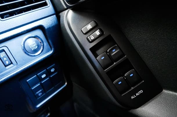 2023 Toyota Prado GXL image 16