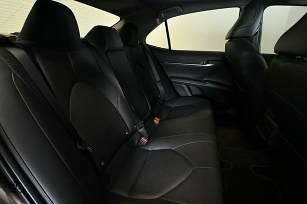 2018 Toyota Camry SL image 9