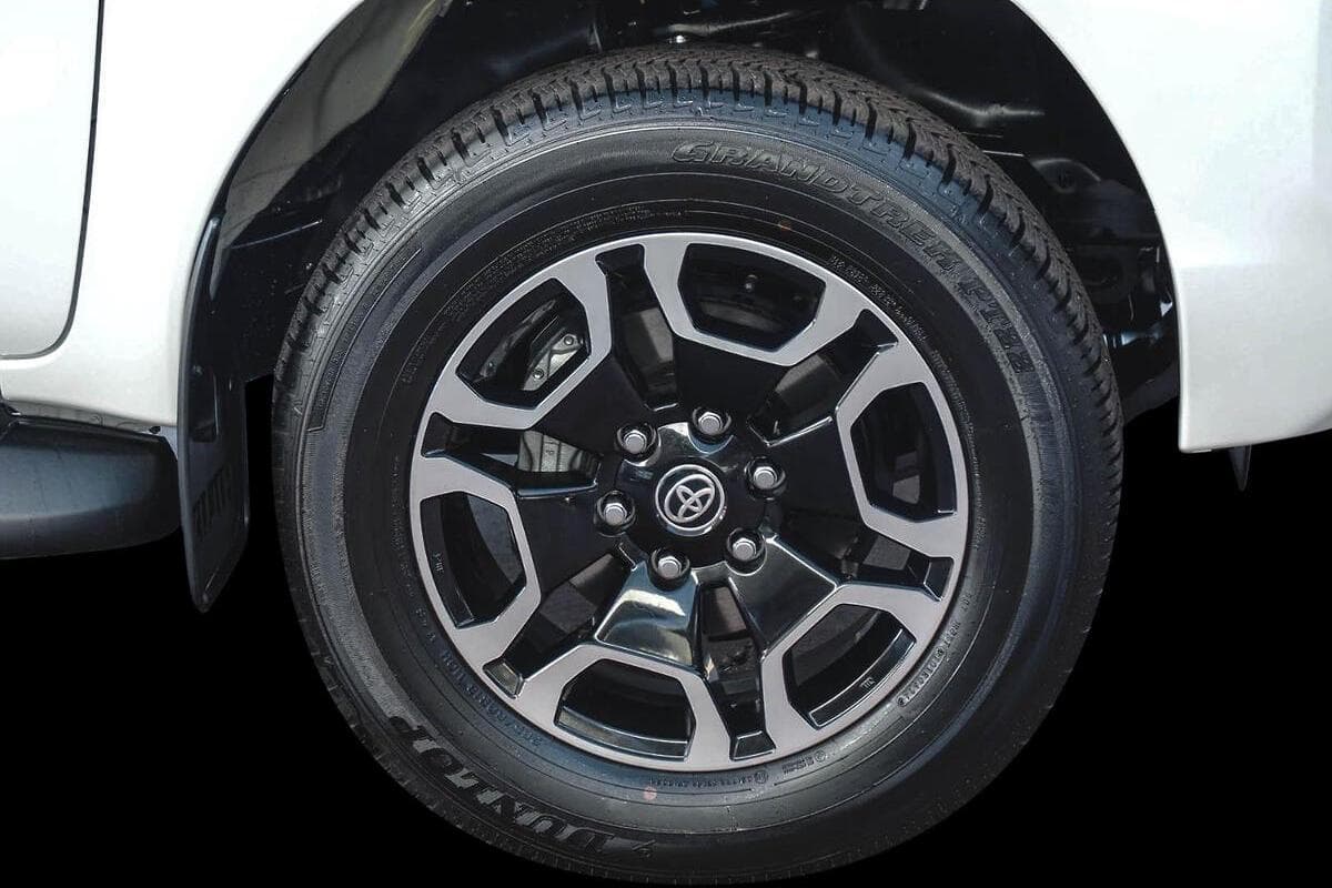 2024 Toyota Hilux SR5 48V Auto 4x4 Double Cab image 13