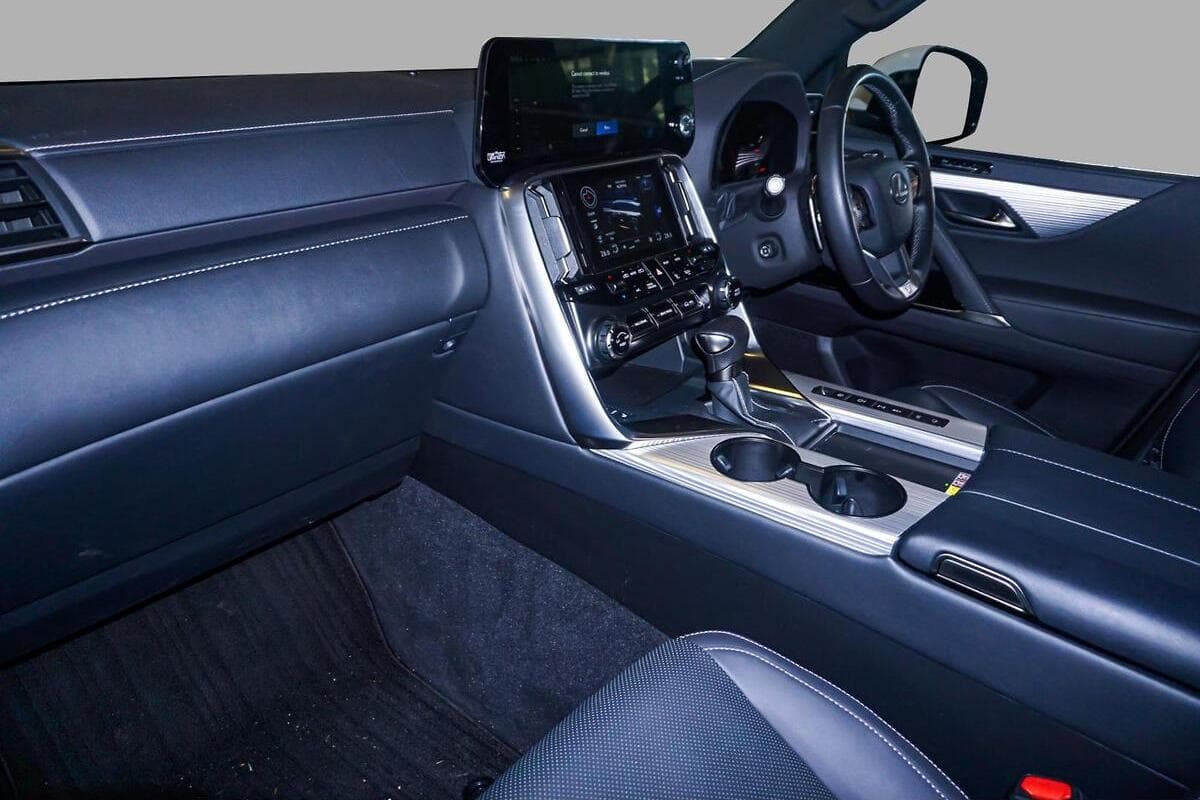 2025 Lexus LX LX500d F Sport Auto 4x4 image 8