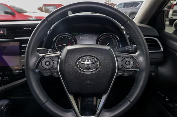 2018 Toyota CAMRY SL image 10