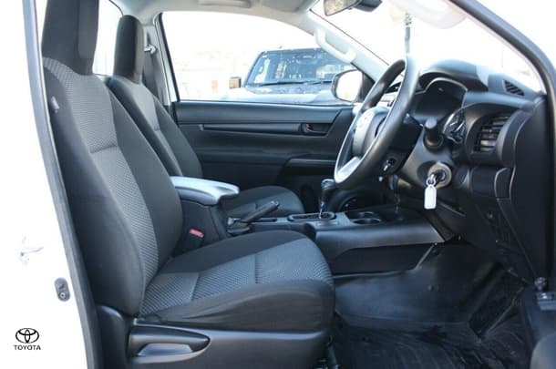 2022 Toyota Hilux Workmate image 13