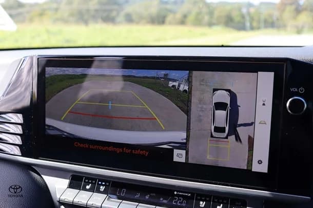 2024 Toyota Camry Hybrid SL image 16