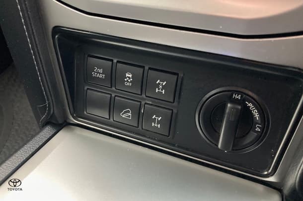 2021 Toyota Prado VX image 18
