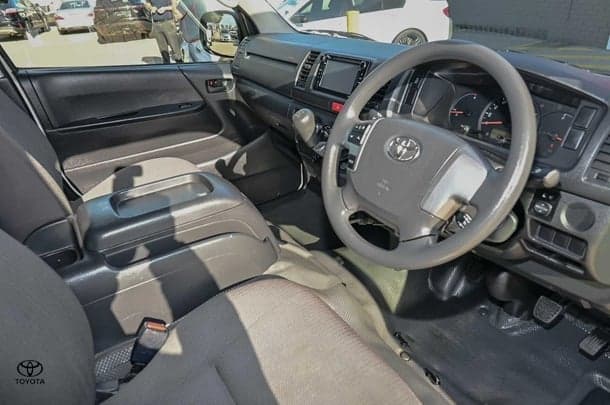 2017 Toyota Hiace LWB image 6