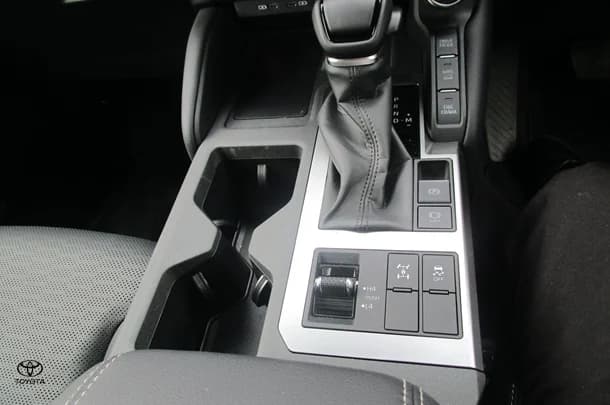 2024 Toyota Prado VX image 24