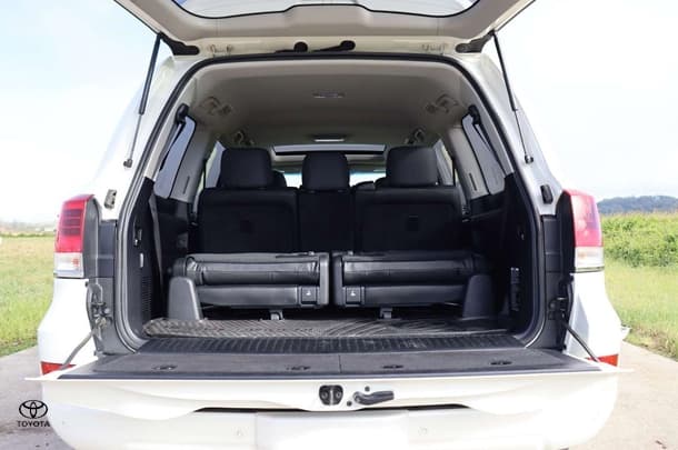 2020 Toyota Landcruiser VX image 16