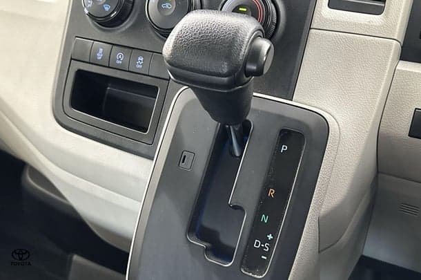 2022 Toyota Hiace SLWB image 25