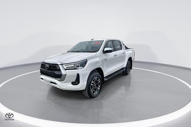 2020 Toyota Hilux SR5 image 3