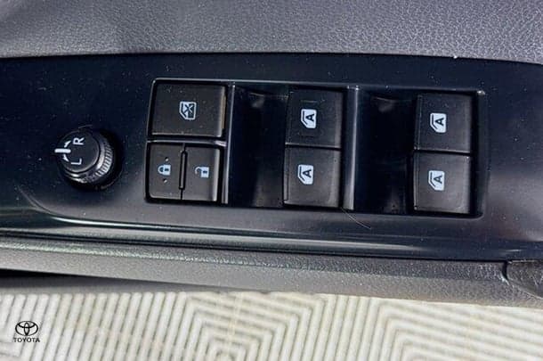 2019 Toyota Camry Ascent image 20