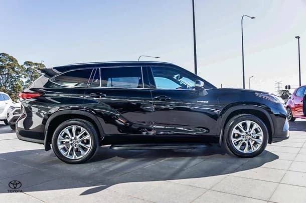 2022 Toyota Kluger Hybrid AWD GRANDE image 4