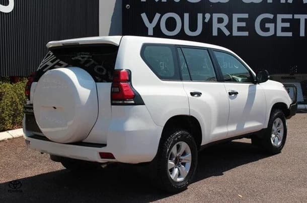 2018 Toyota Prado GX image 3