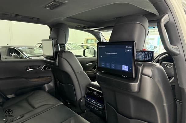 2022 Toyota Landcruiser Sahara image 17