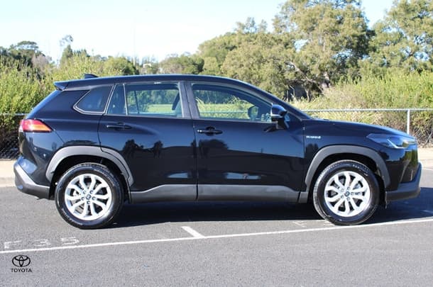 2023 Toyota Corolla Cross Hybrid GX image 11
