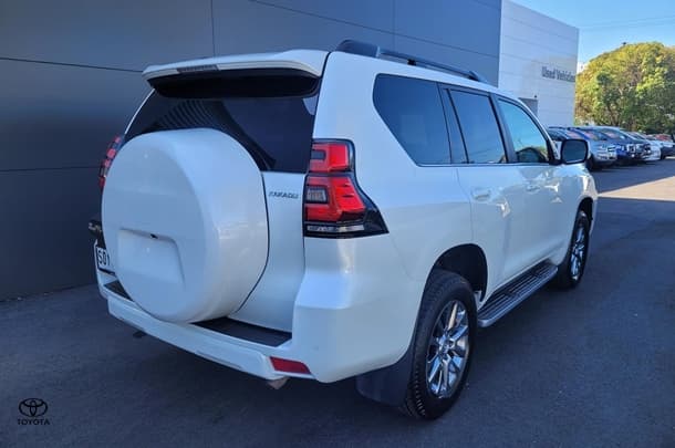 2019 Toyota Prado Kakadu image 4