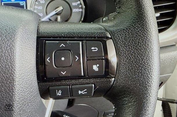 2023 Toyota Hilux SR5 image 18