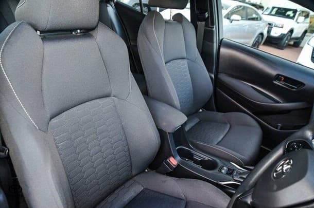 2018 Toyota COROLLA Ascent Sport image 8