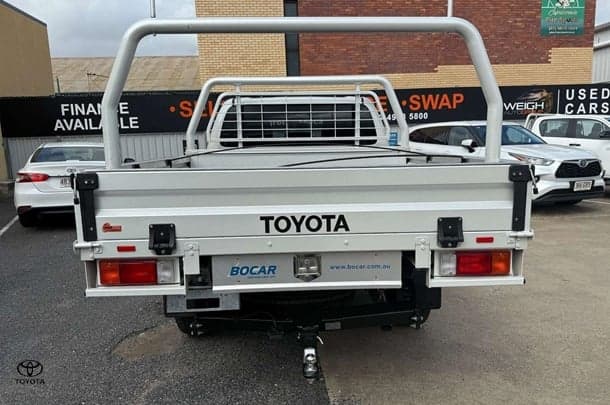 2020 Toyota Hilux SR5 image 5