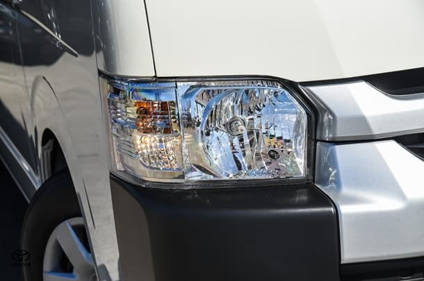 2018 Toyota Hiace SLWB image 12