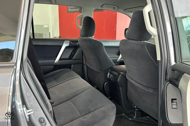 2020 Toyota Prado GX image 21