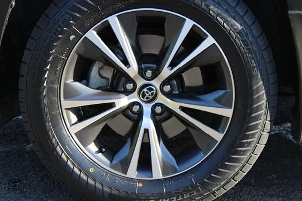 2019 Toyota Kluger 4x2 GX image 14