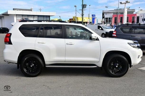 2019 Toyota Prado VX image 16