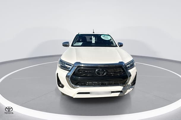 2020 Toyota Hilux SR5 image 3