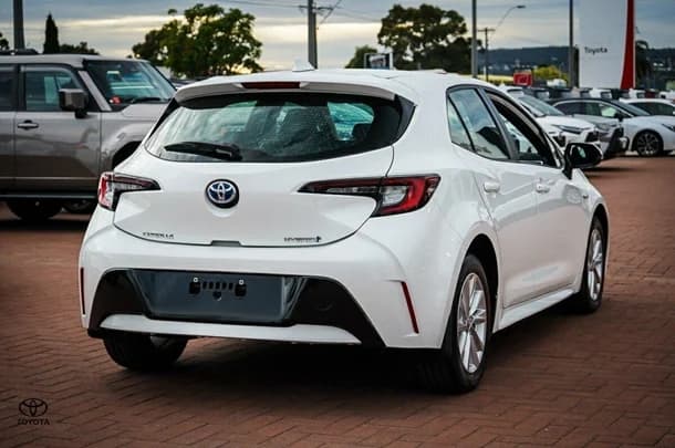 2024 Toyota Corolla Hatch Hybrid Ascent Sport image 8