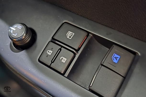 2023 Toyota Hilux SR image 20