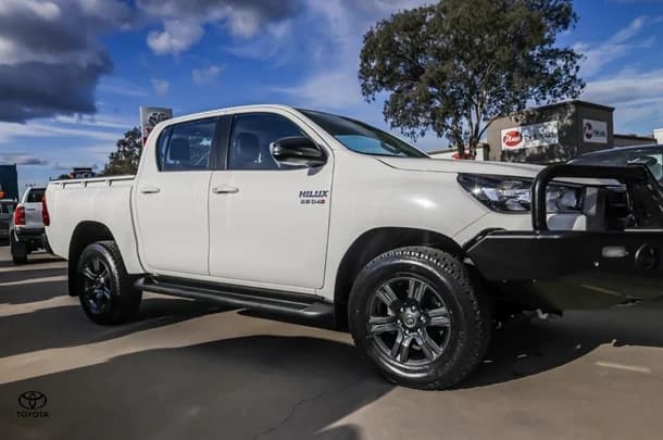 2024 Toyota HILUX SR image 4